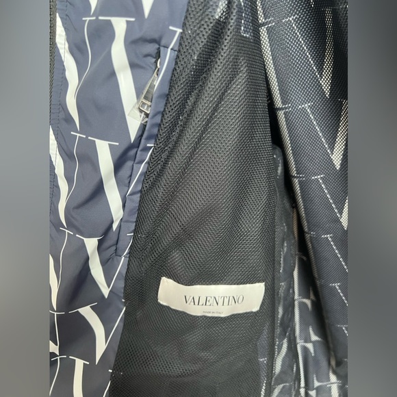 Valentino Windbreaker in a Size Large Men’s/Unisex . - Picture 4 of 7